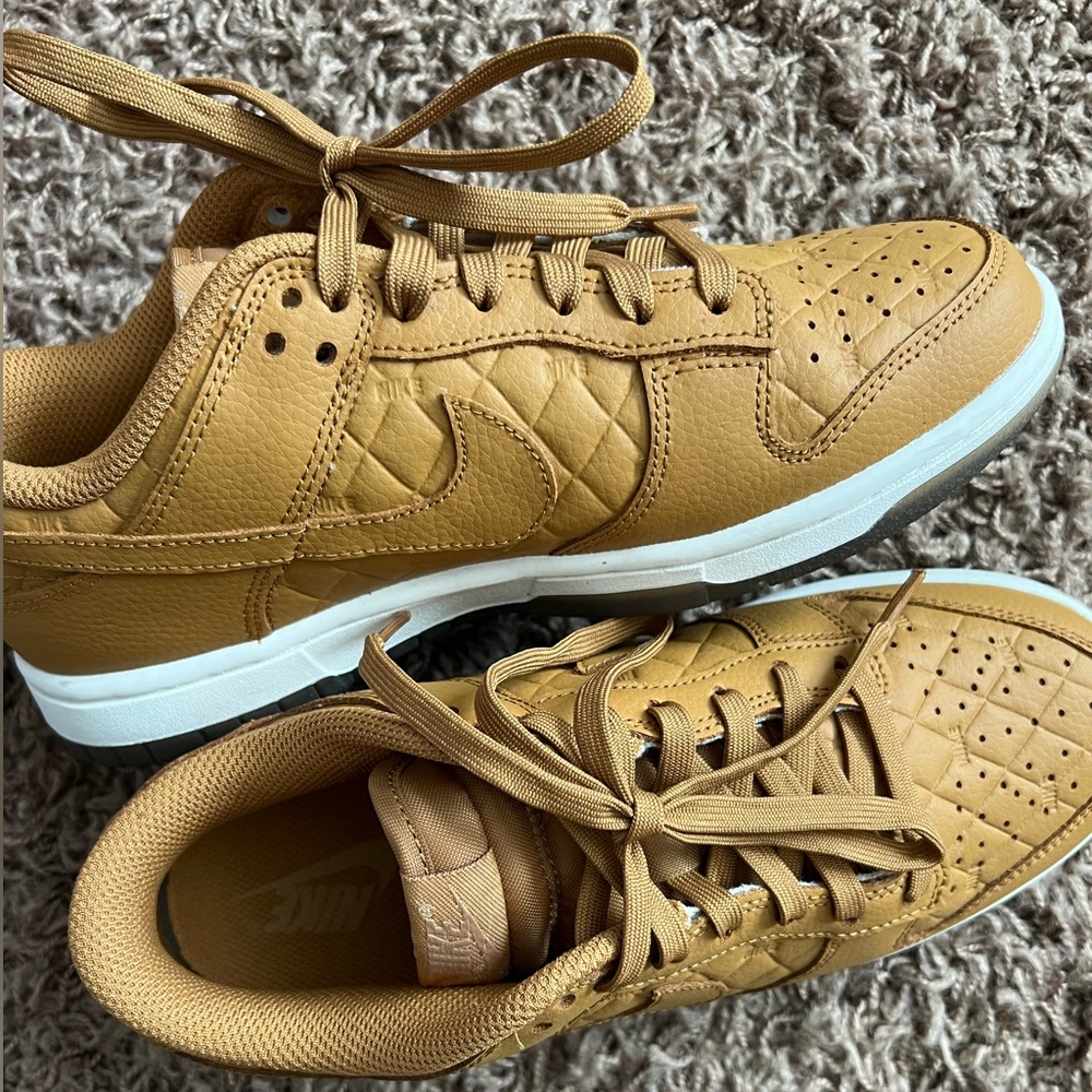 Nike Dunks Wheat/Sail, size 7 Women’s
